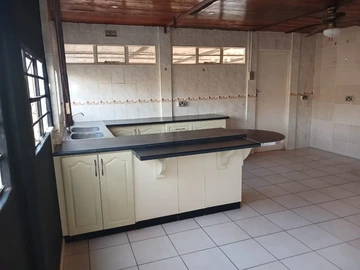 2 Bedroom Flat & Apartment