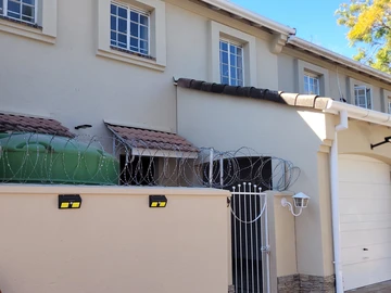 3 Bedroom Flat & Apartment