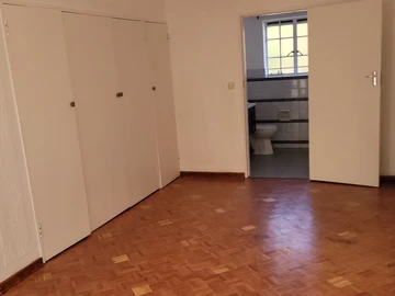 3 Bedroom Flat & Apartment