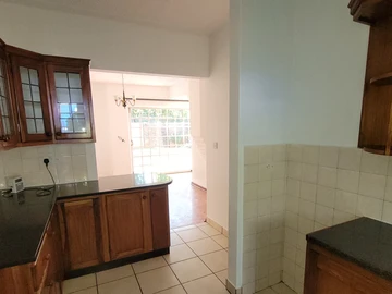 3 Bedroom Flat & Apartment