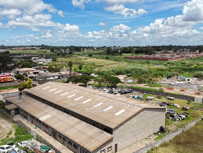 Spacious factory/warehouse