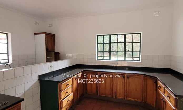 Charming family home, zoned 1B (iii) mixed commercial! (Sole Mandate)
