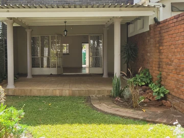 Well presented duplex garden flat