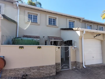 3 Bedroom Flat & Apartment