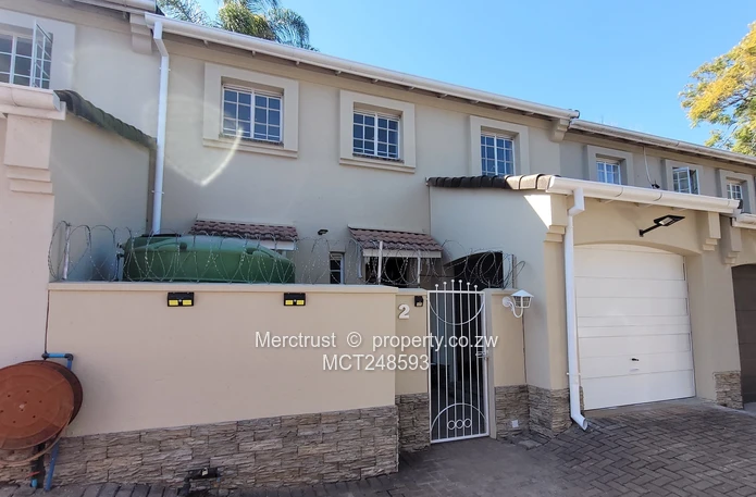 Secure duplex townhouse (Sole Mandate)