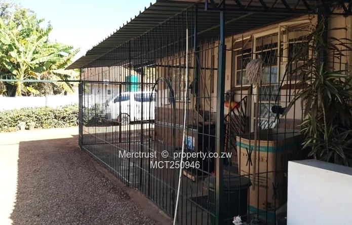 Secure and conveniently situated! (Sole Mandate)