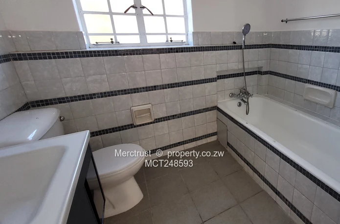 Secure duplex townhouse (Sole Mandate)