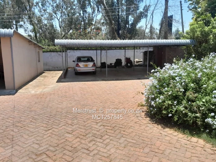 Main road frontage, Zoned Commercial