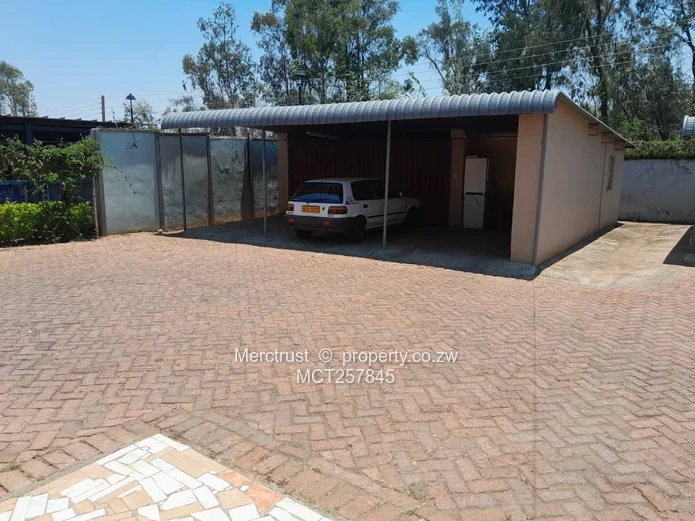 Main road frontage, Zoned Commercial