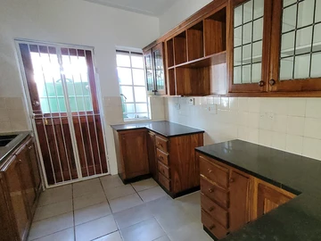 3 Bedroom Flat & Apartment
