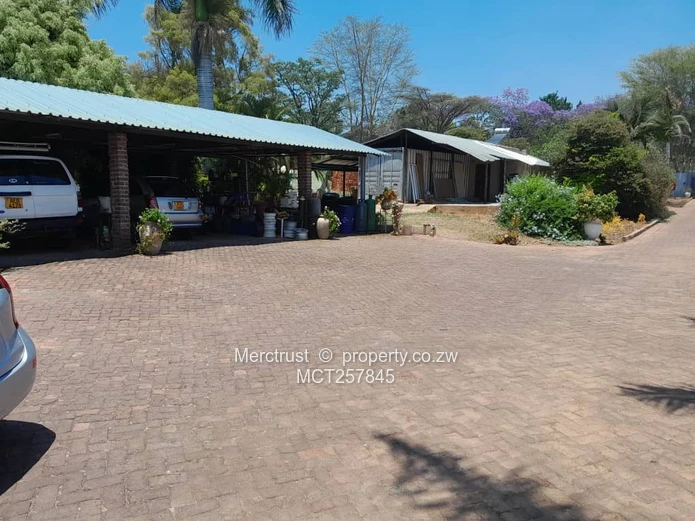 Main road frontage, Zoned Commercial