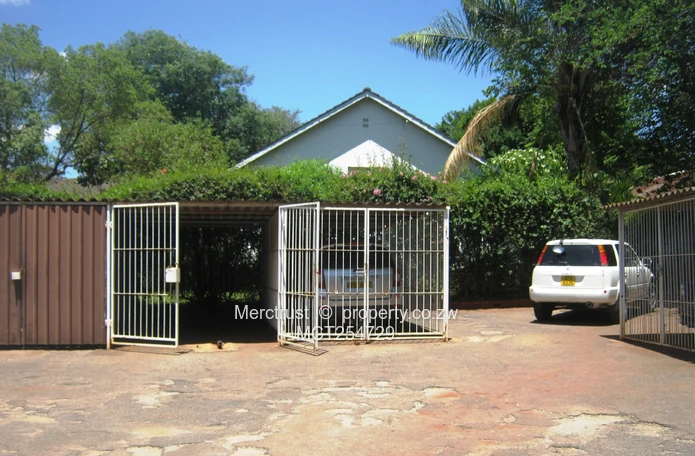 Spacious, immaculate garden flat! (Sole Mandate)