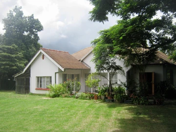 Delightful home, ripe for refurbishment or redevelopment!